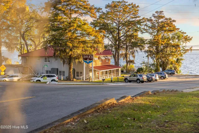 $310,000 | 102 Lakeshore Drive, Lake Waccamaw, NC 28450