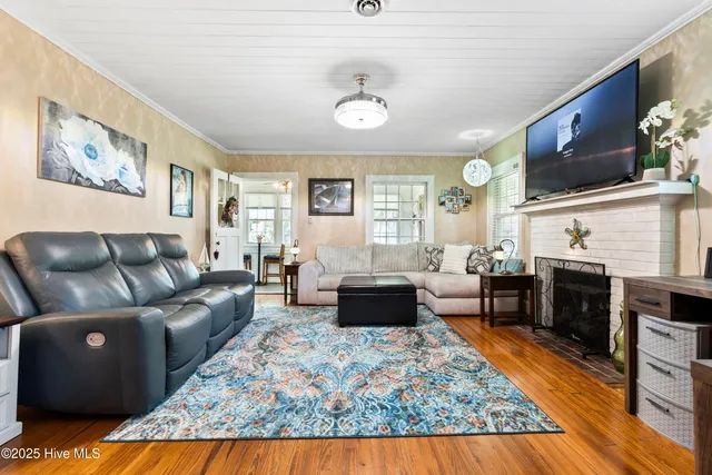 $310,000 | 102 Lakeshore Drive, Lake Waccamaw, NC 28450