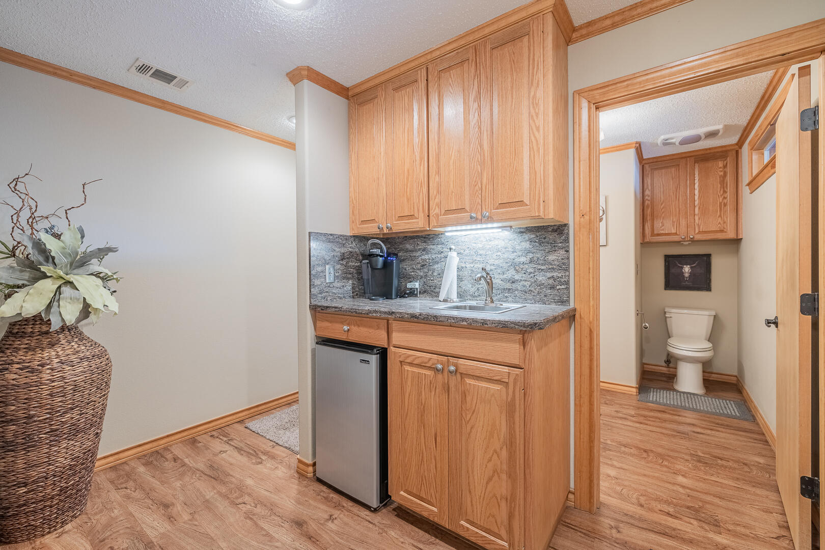 1005 N Avenue South Post, TX 79356 - Photo 22 of 49 a bathroom with granite countertop a sink and a mirror