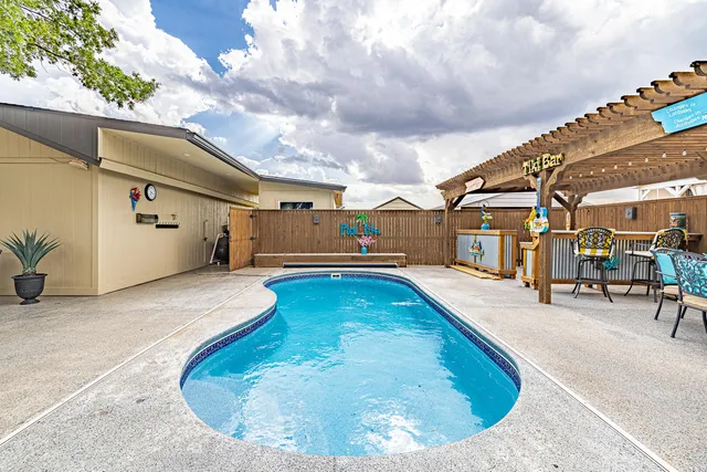 a view of a back yard of the building