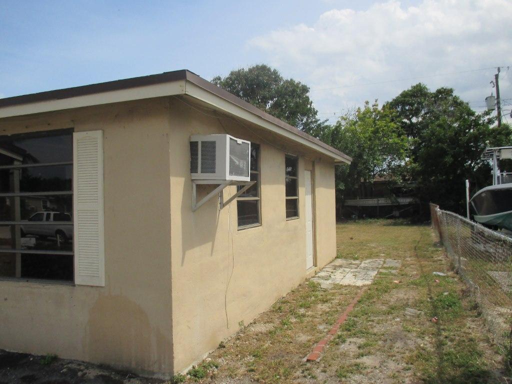 311 West 24th Street Riviera Beach, FL 33404 - Photo 12 of 14 Exterior Side