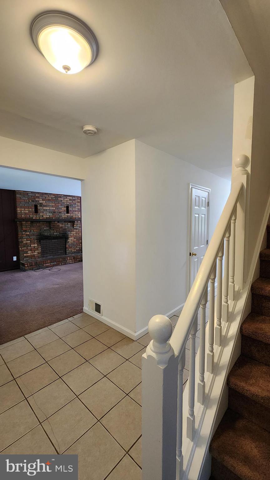 406 Deptford Road Glassboro, NJ 08028 - Photo 3 of 21