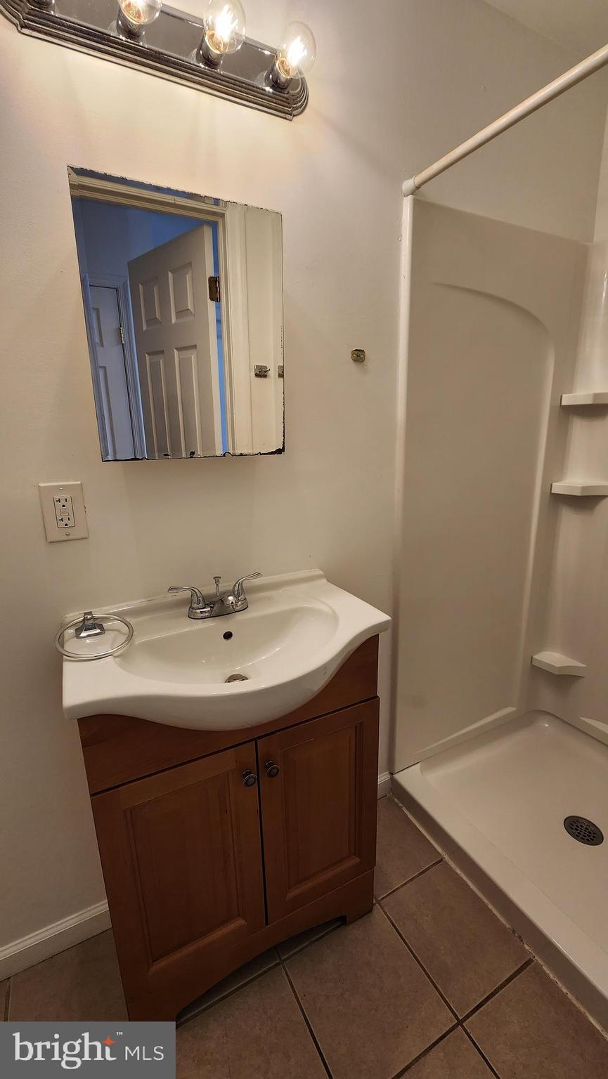 406 Deptford Road Glassboro, NJ 08028 - Photo 8 of 21