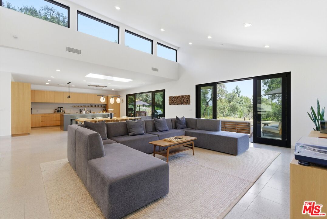3860 Madison Road La Canada Flintridge, CA 91011 - Photo 9 of 51