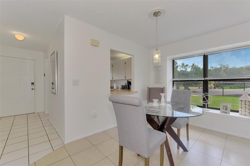 952 North Beneva Road, Unit V23 Sarasota, FL 34232 - Photo 10 of 46 Gallery Image 10