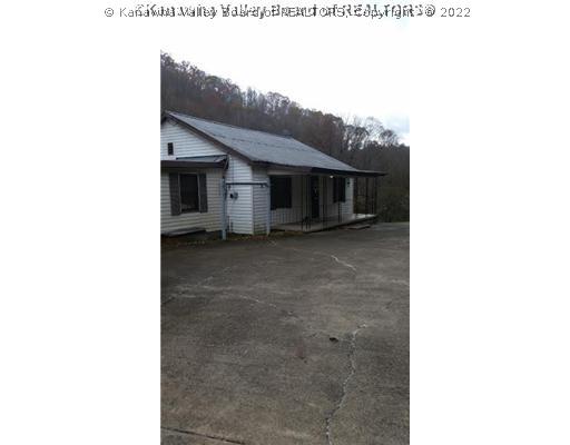 2458 North Grapevine Road Charleston, WV 25320 - Photo 1 of 10 Exterior Front.