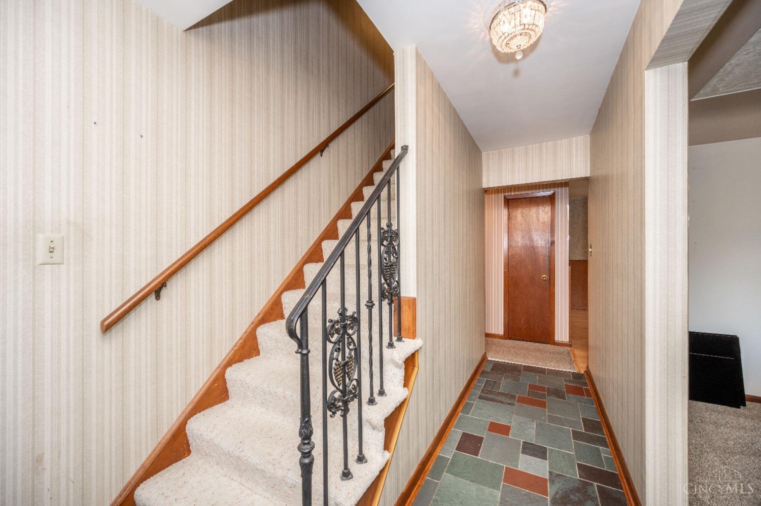 3836 Hubble Road Cincinnati, OH 45247 - Photo 4 of 35
