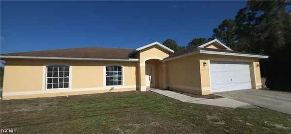 $1,750 | 622 Grant Avenue, Lehigh Acres, FL 33972