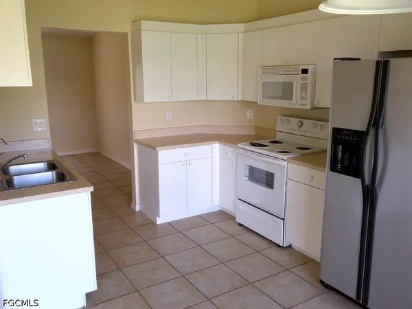 $1,750 | 622 Grant Avenue, Lehigh Acres, FL 33972