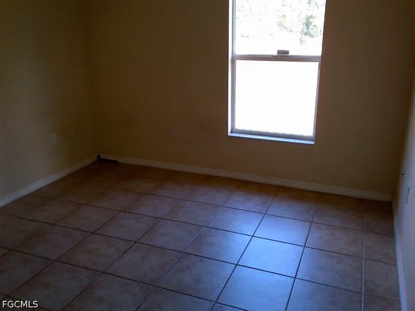 $1,750 | 622 Grant Avenue, Lehigh Acres, FL 33972