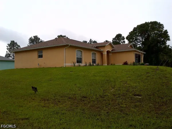 $1,750 | 622 Grant Avenue, Lehigh Acres, FL 33972
