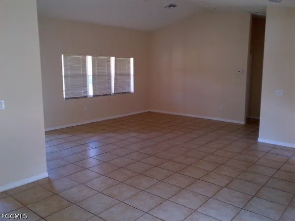 $1,750 | 622 Grant Avenue, Lehigh Acres, FL 33972