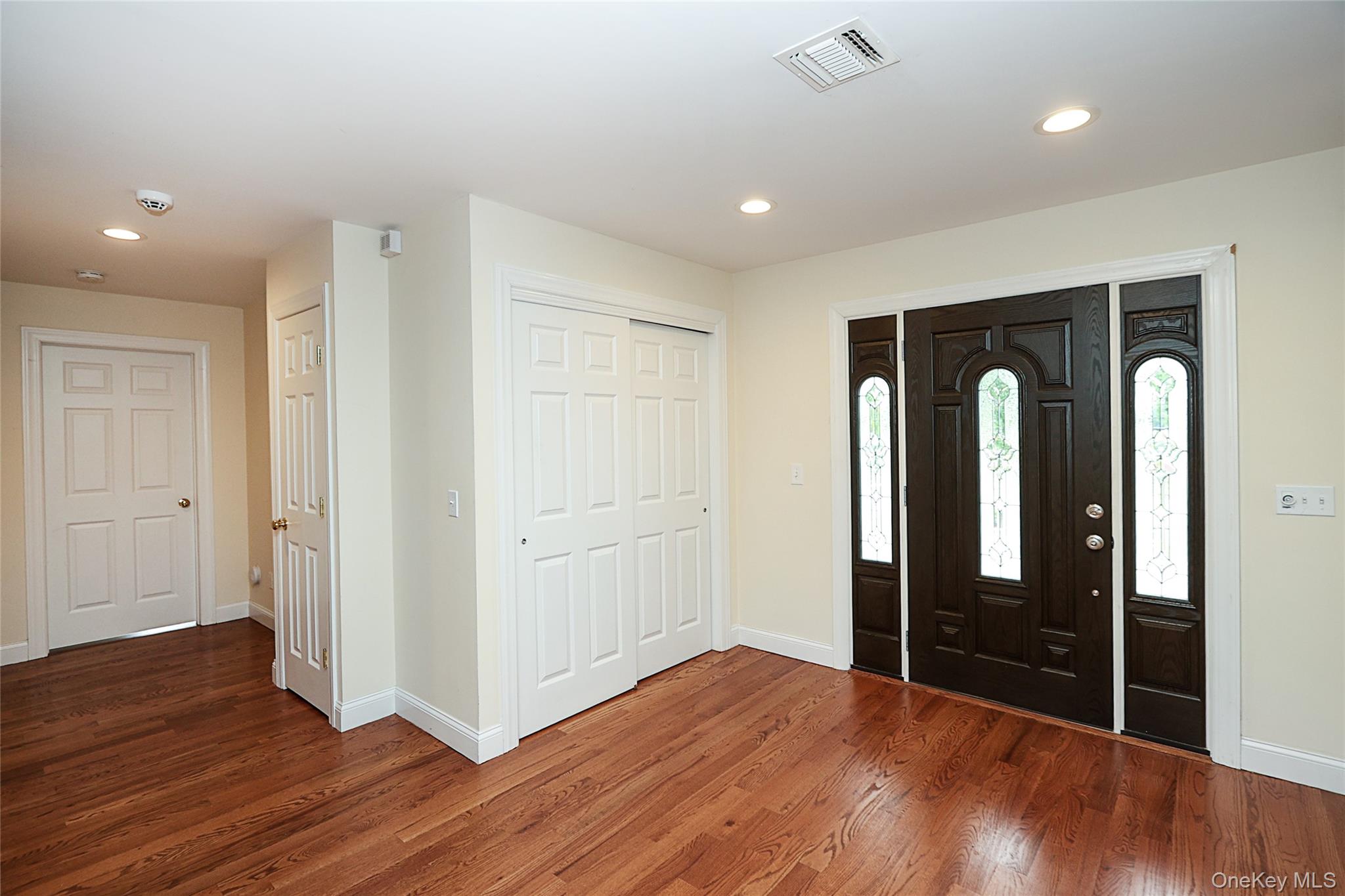 370 Rider Avenue Patchogue, NY 11772 - Photo 6 of 40