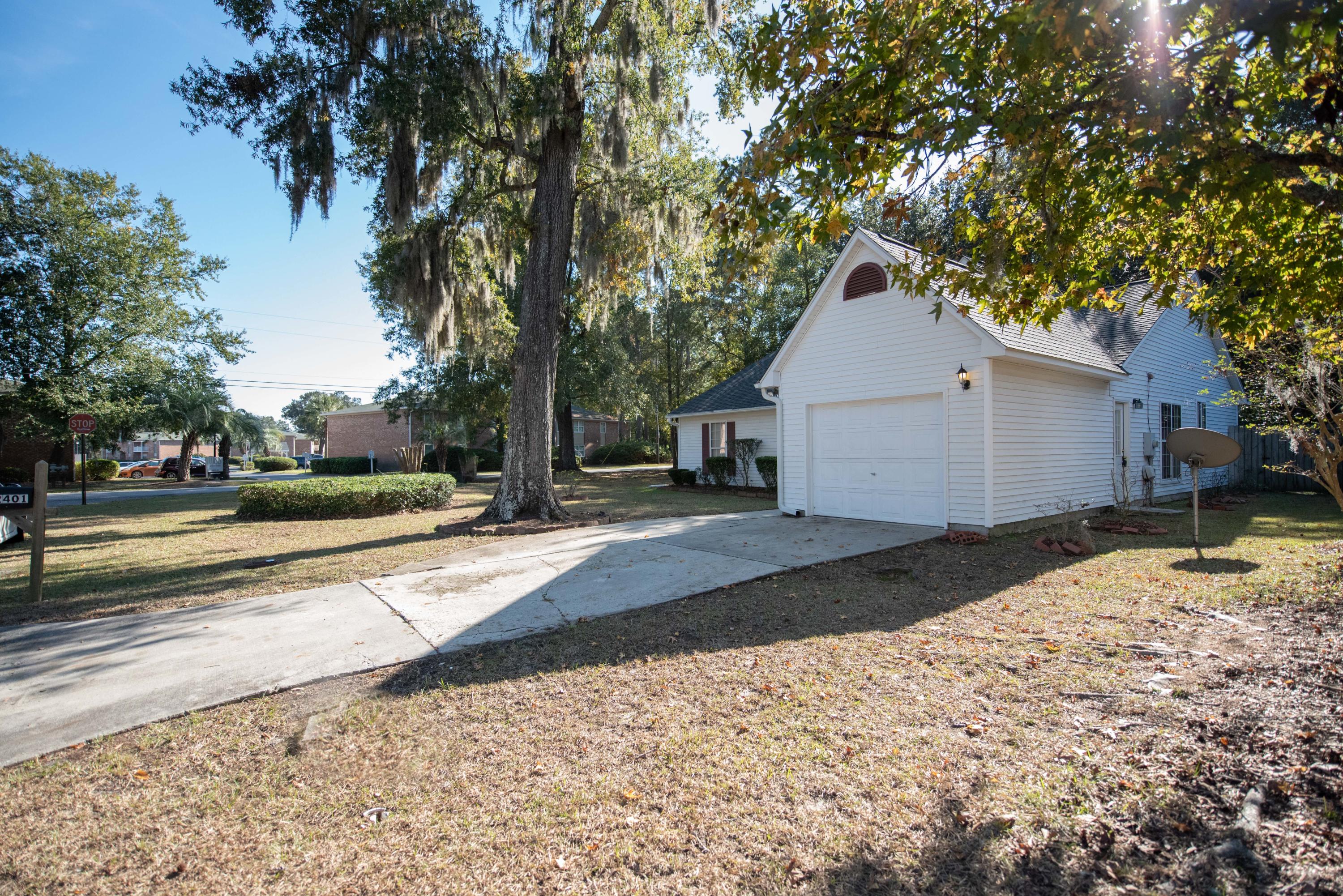 2401 Castlereagh Road Charleston, SC 29414 - Photo 30 of 33 HEA_6039-Edit