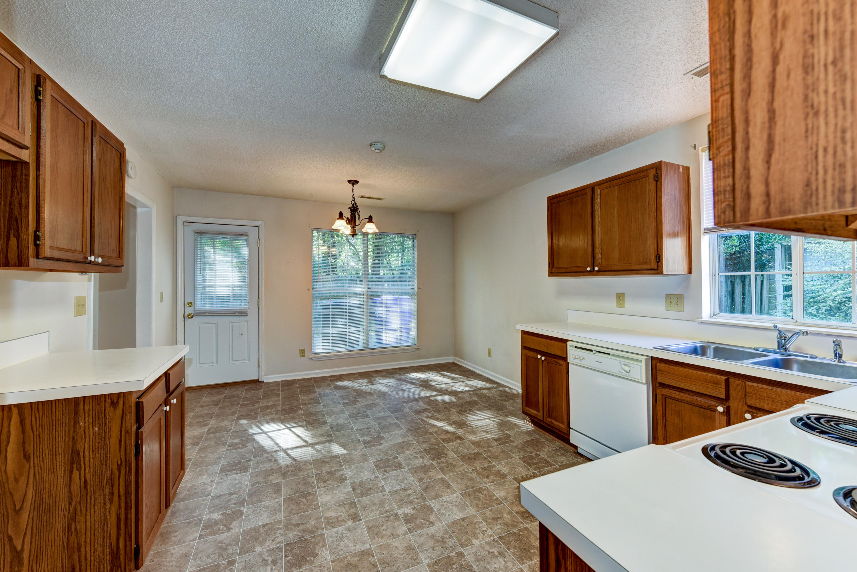 2401 Castlereagh Road Charleston, SC 29414 - Photo 6 of 33 HEA_5918_19_20_21_22_23