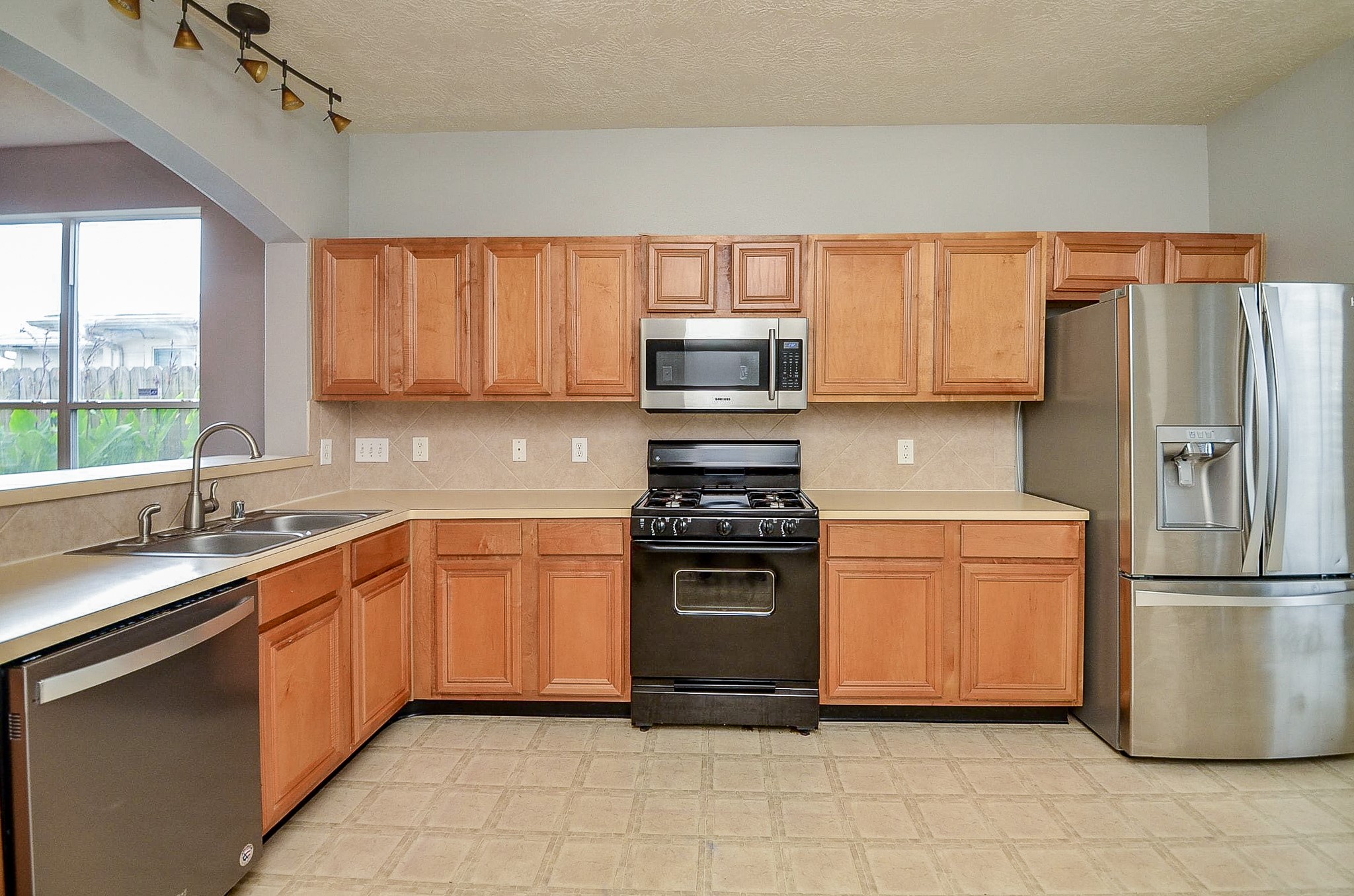 91 Rodeo Drive Manvel, TX 77578 - Photo 10 of 38 Gallery Image 10