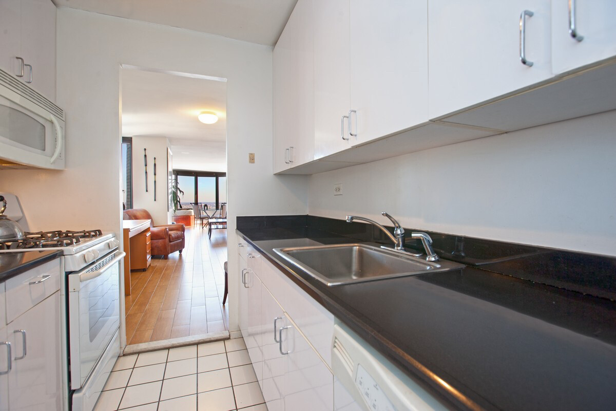 330 East 38th Street, Unit 56K Manhattan, NY 10016 - Photo 3 of 15