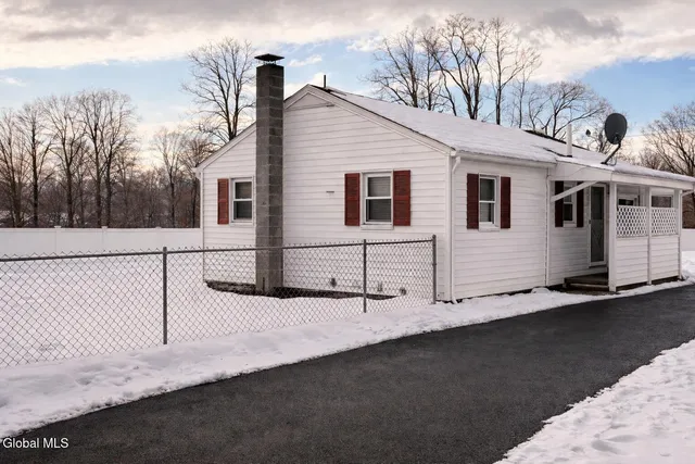 $175,900 | 2427 3rd Avenue, Rotterdam, NY 12303