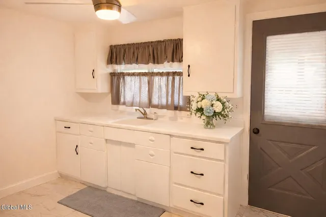 $175,900 | 2427 3rd Avenue, Rotterdam, NY 12303