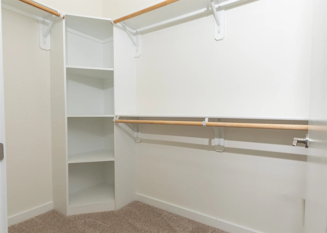 1690 North Loop, Unit 128 Houston, TX 77009 - Photo 15 of 28 a close view of closet