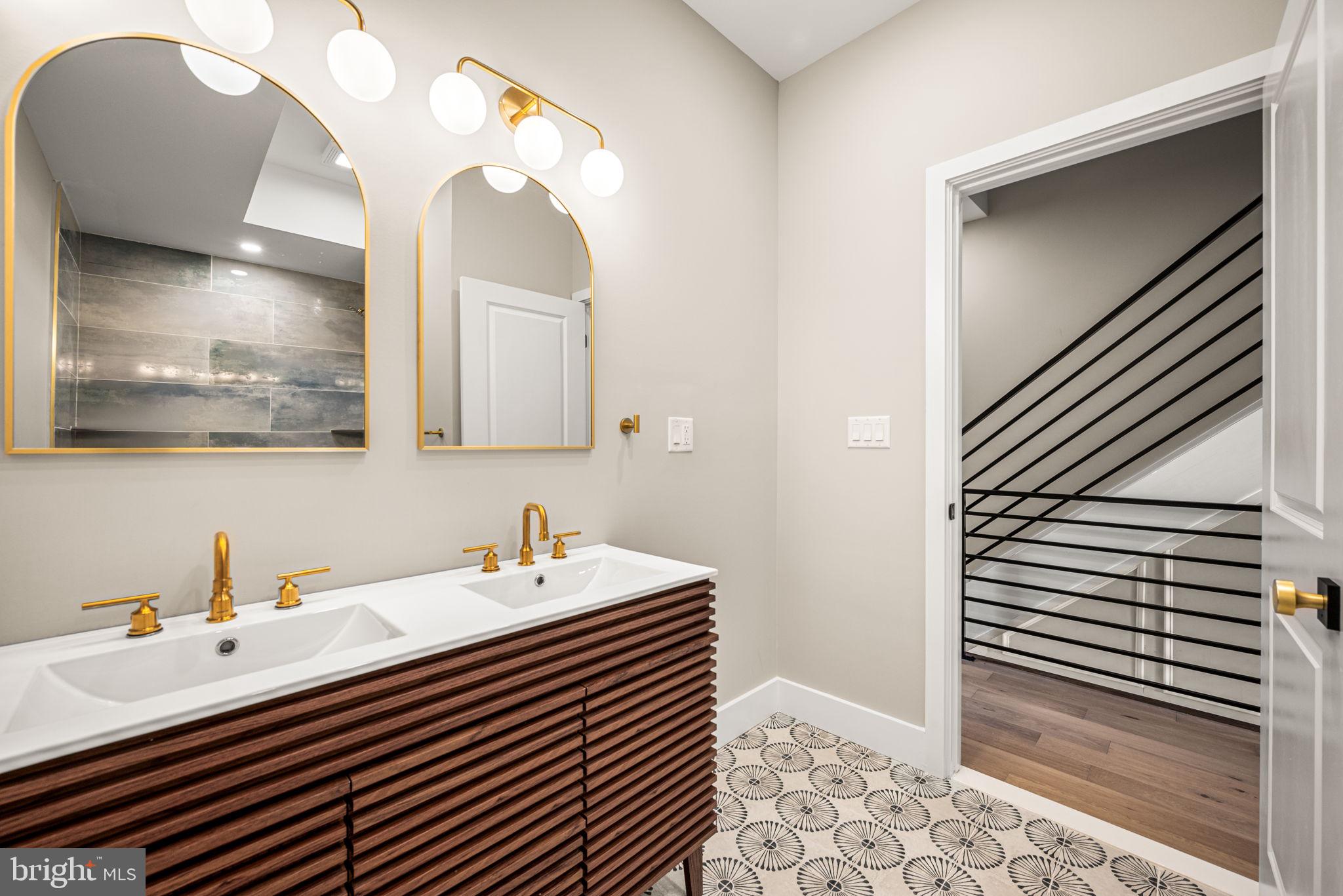 2032 Reed Street Philadelphia, PA 19146 - Photo 33 of 57 2nd Floor Full Hall Bathroom