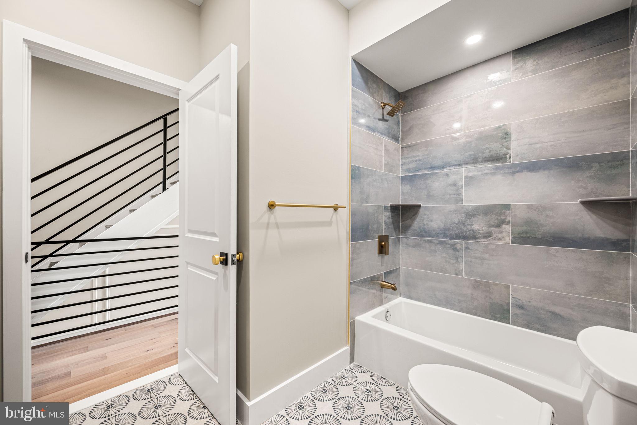 2032 Reed Street Philadelphia, PA 19146 - Photo 34 of 57 2nd Floor Full Hall Bathroom