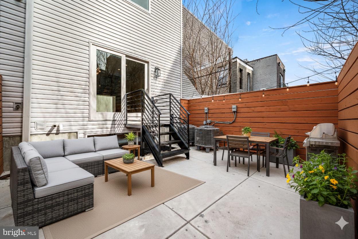 2032 Reed Street Philadelphia, PA 19146 - Photo 41 of 57 Patio