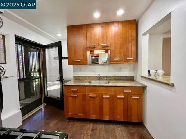 $2,650 | 449 Burnett Avenue, Unit A, San Francisco, CA 94131