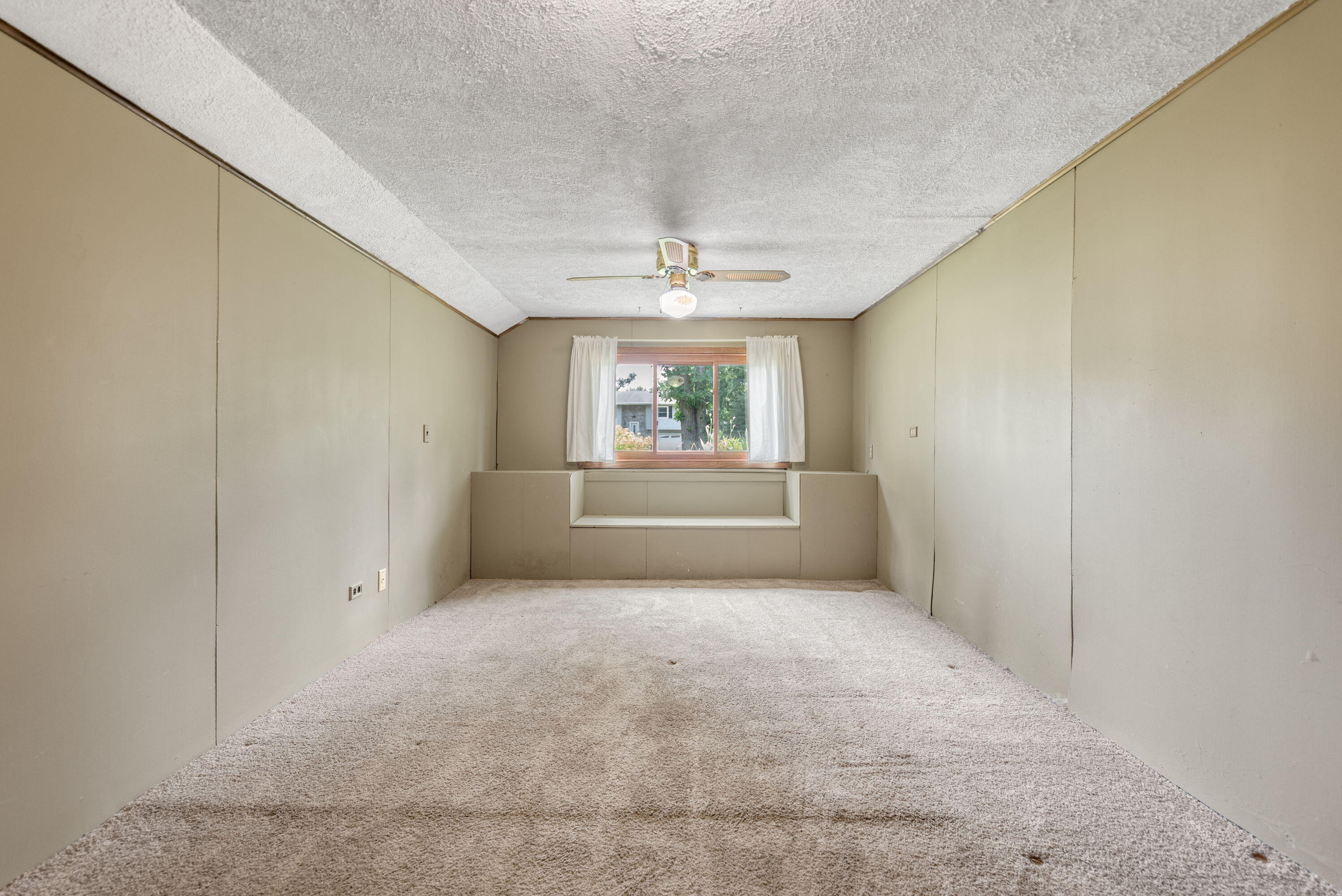 2337 Four Seasons Parkway Crown Point, IN 46307 - Photo 14 of 18 a view of an empty room with a window