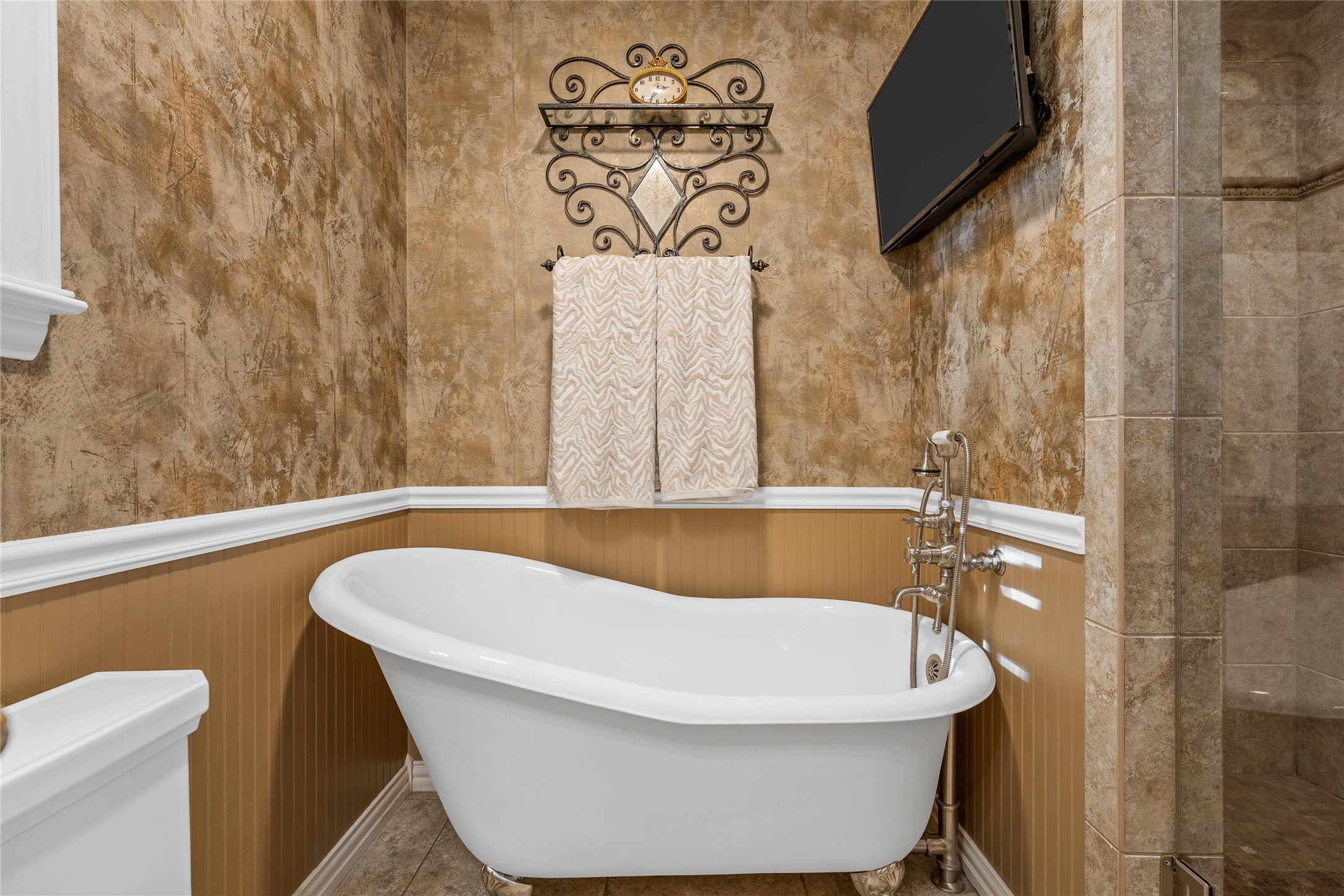 3740 Chimney Ridge Drive Waco, TX 76708 - Photo 22 of 50 a view of a bathtub in a bathroom