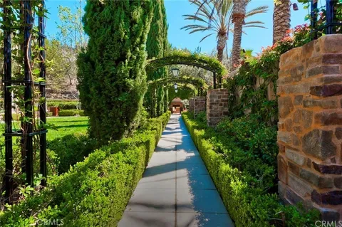 $1,850,000 | 33 Bower Tree, Irvine, CA 92603