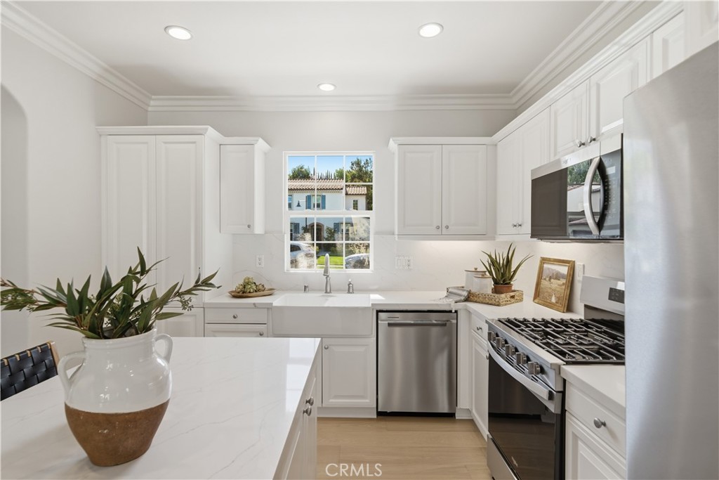 33 Bower Tree Irvine, CA 92603 - Photo 5 of 34