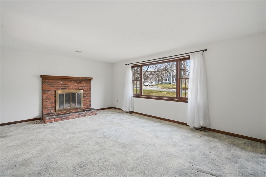 79 Porter Road East Longmeadow, MA 01028 - Photo 3 of 33