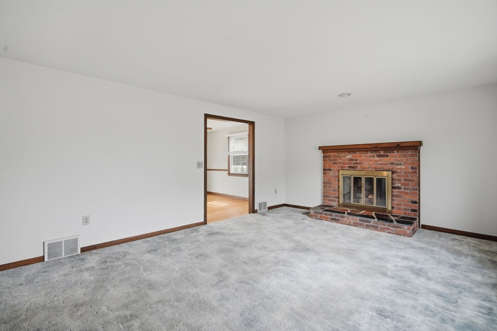 79 Porter Road East Longmeadow, MA 01028 - Photo 6 of 33