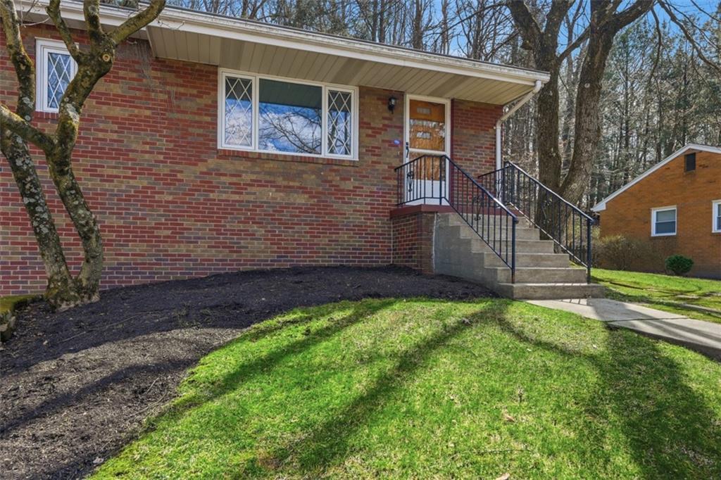 118 Kentzel Road Pittsburgh, PA 15237 - Photo 4 of 27 Gallery Image 4