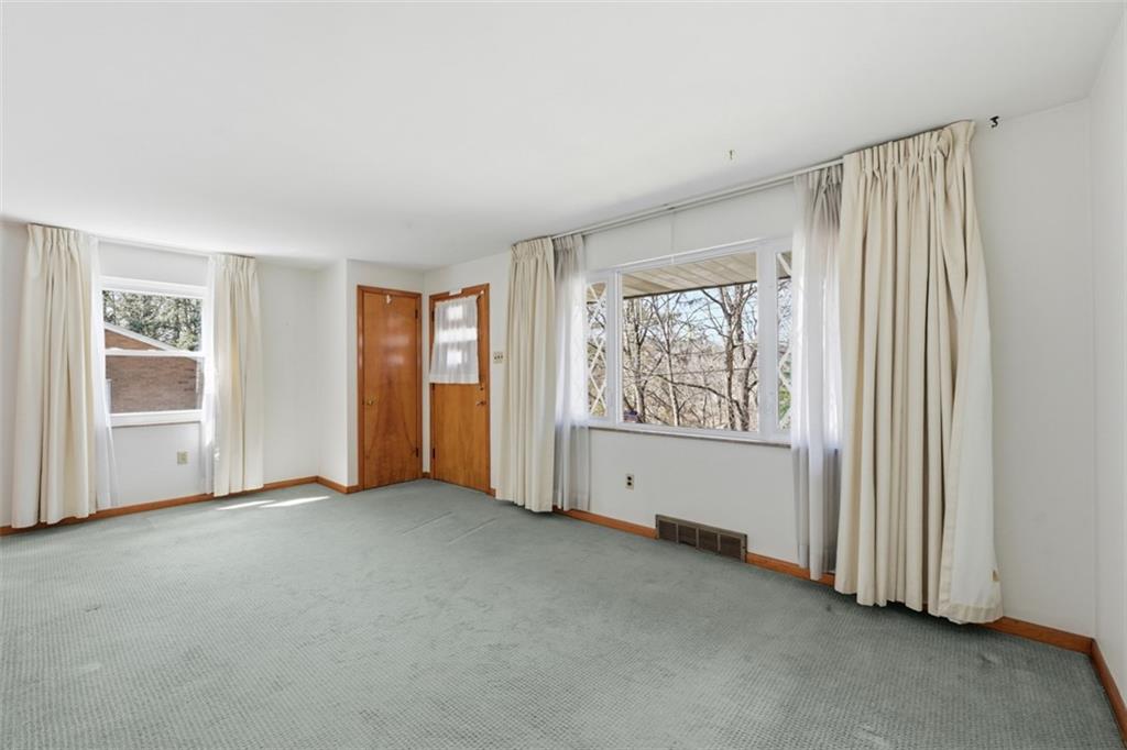 118 Kentzel Road Pittsburgh, PA 15237 - Photo 8 of 27 Gallery Image 8