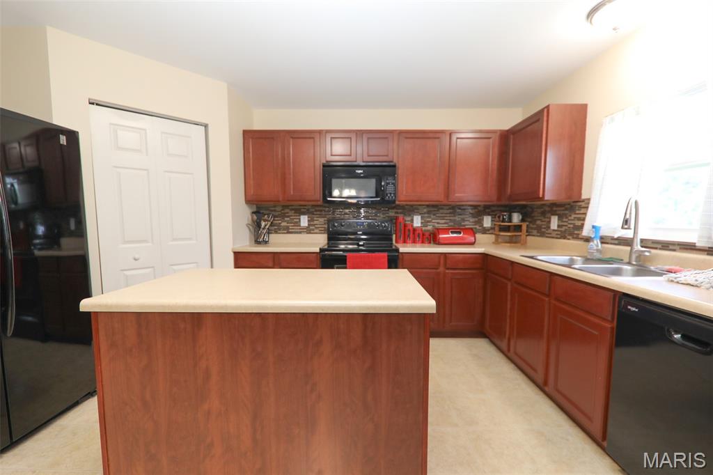 1701 Shade Tree Court Belleville, IL 62226 - Photo 13 of 39