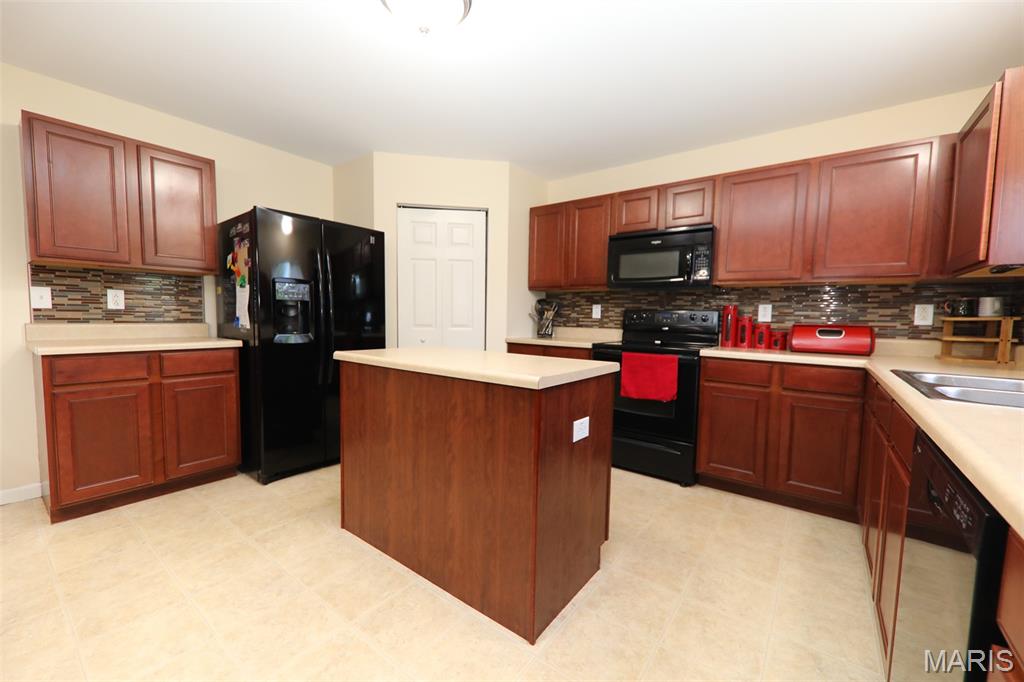 1701 Shade Tree Court Belleville, IL 62226 - Photo 14 of 39