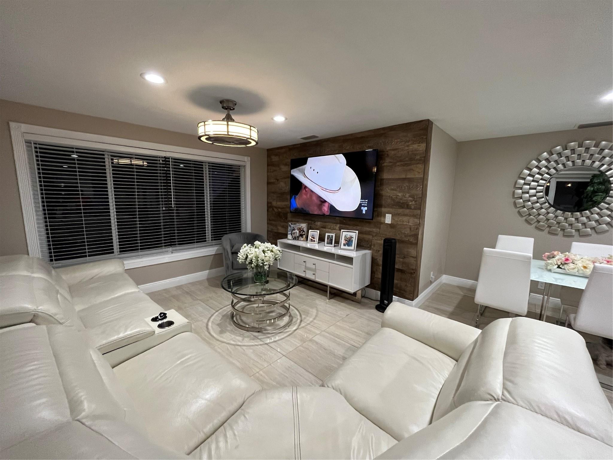 124 Davis Road Palm Springs, FL 33461 - Photo 7 of 22 Photo 7