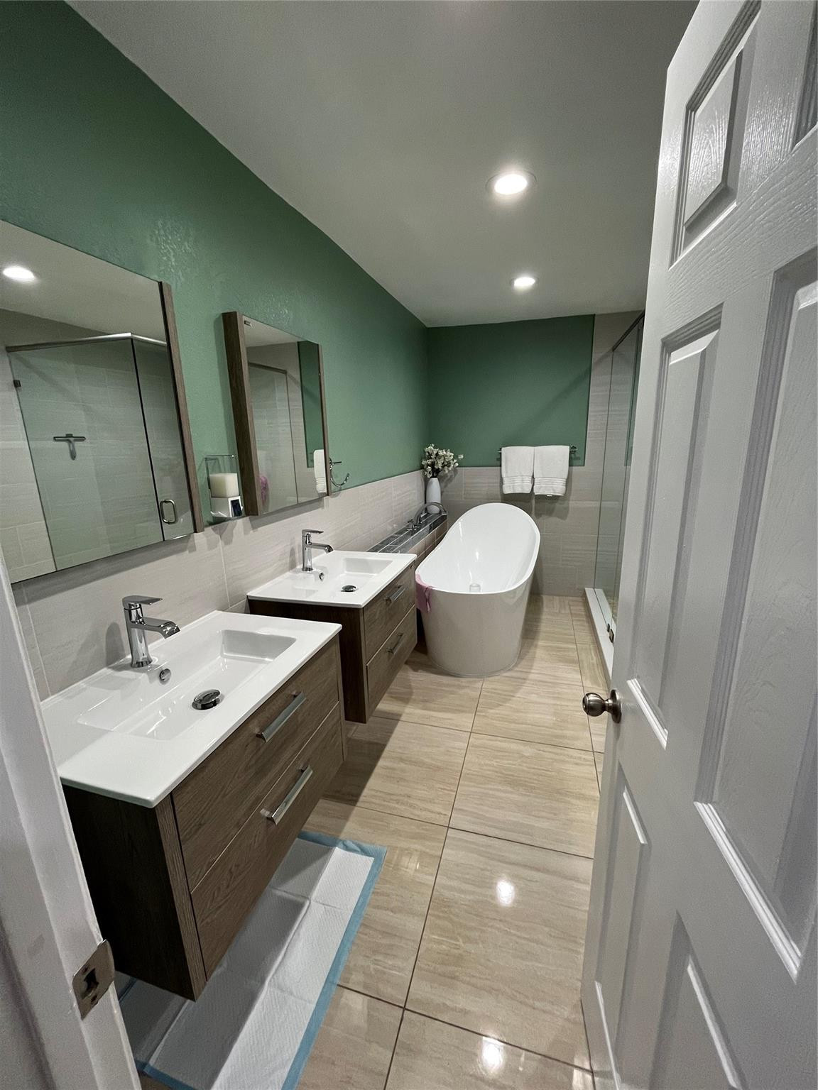 124 Davis Road Palm Springs, FL 33461 - Photo 10 of 22 Photo 10