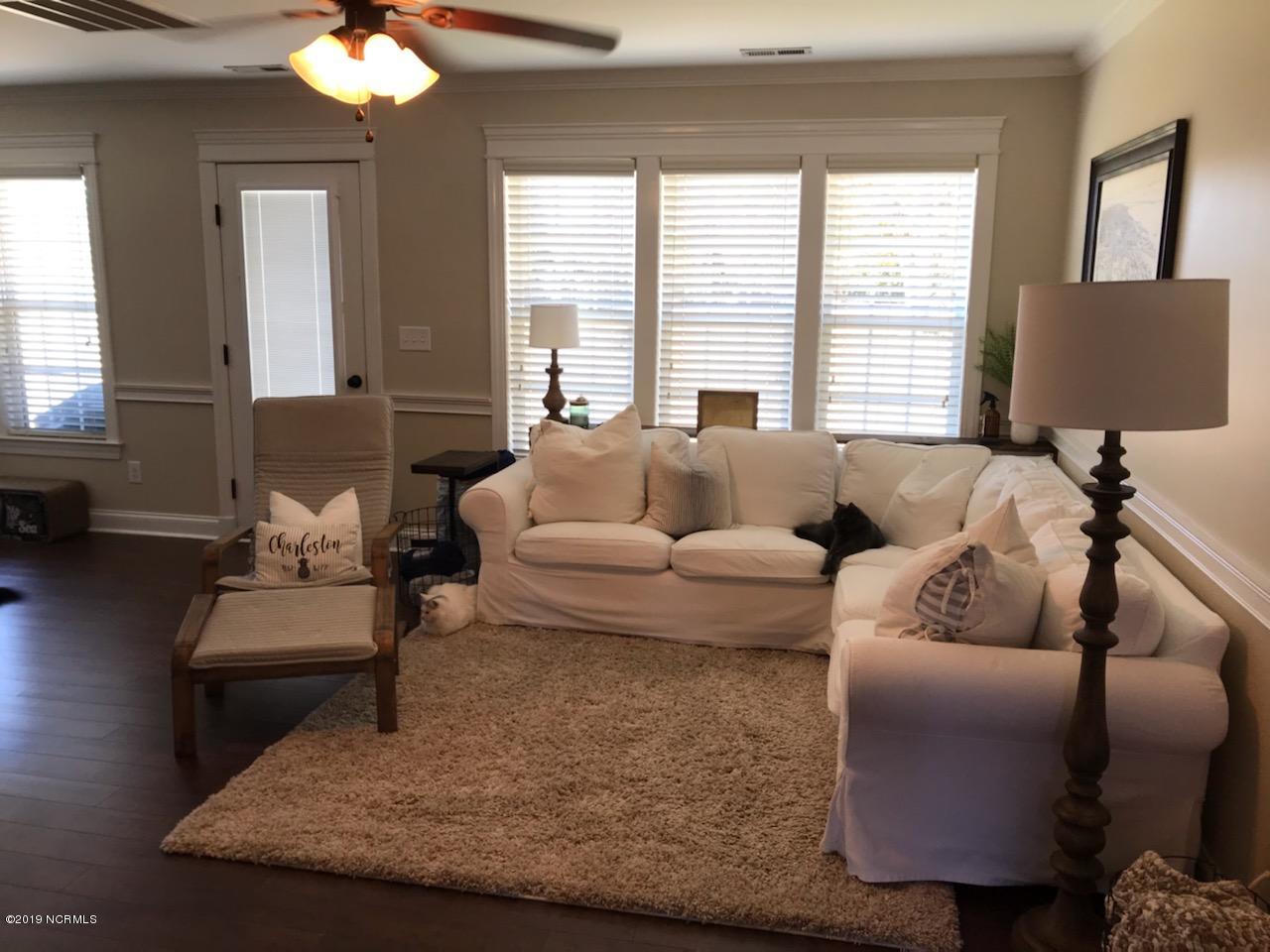 103 Jones Farm Road New Bern, NC 28560 - Photo 3 of 15 Laminate in the living room