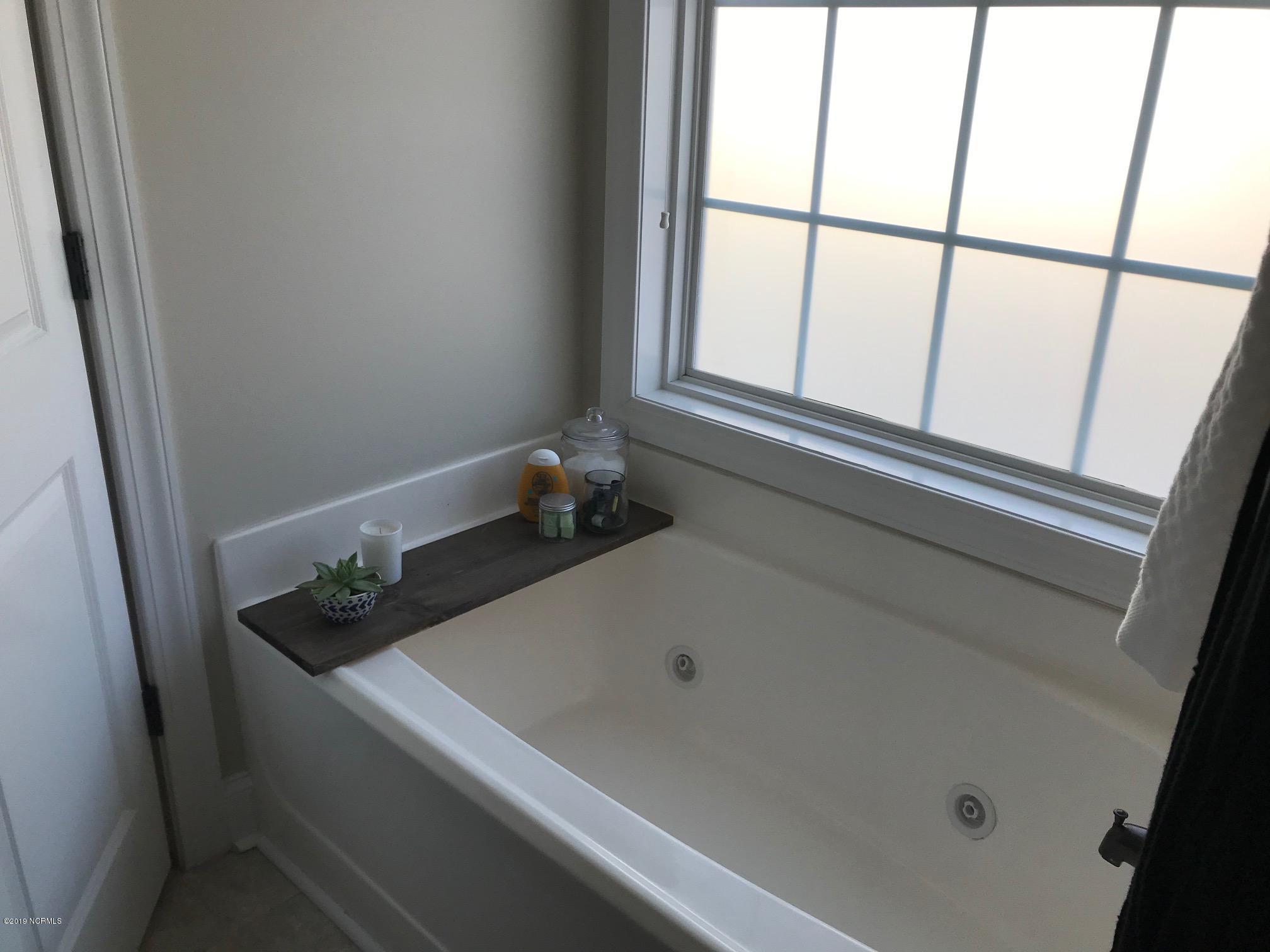 103 Jones Farm Road New Bern, NC 28560 - Photo 7 of 15 Jetted Tub
