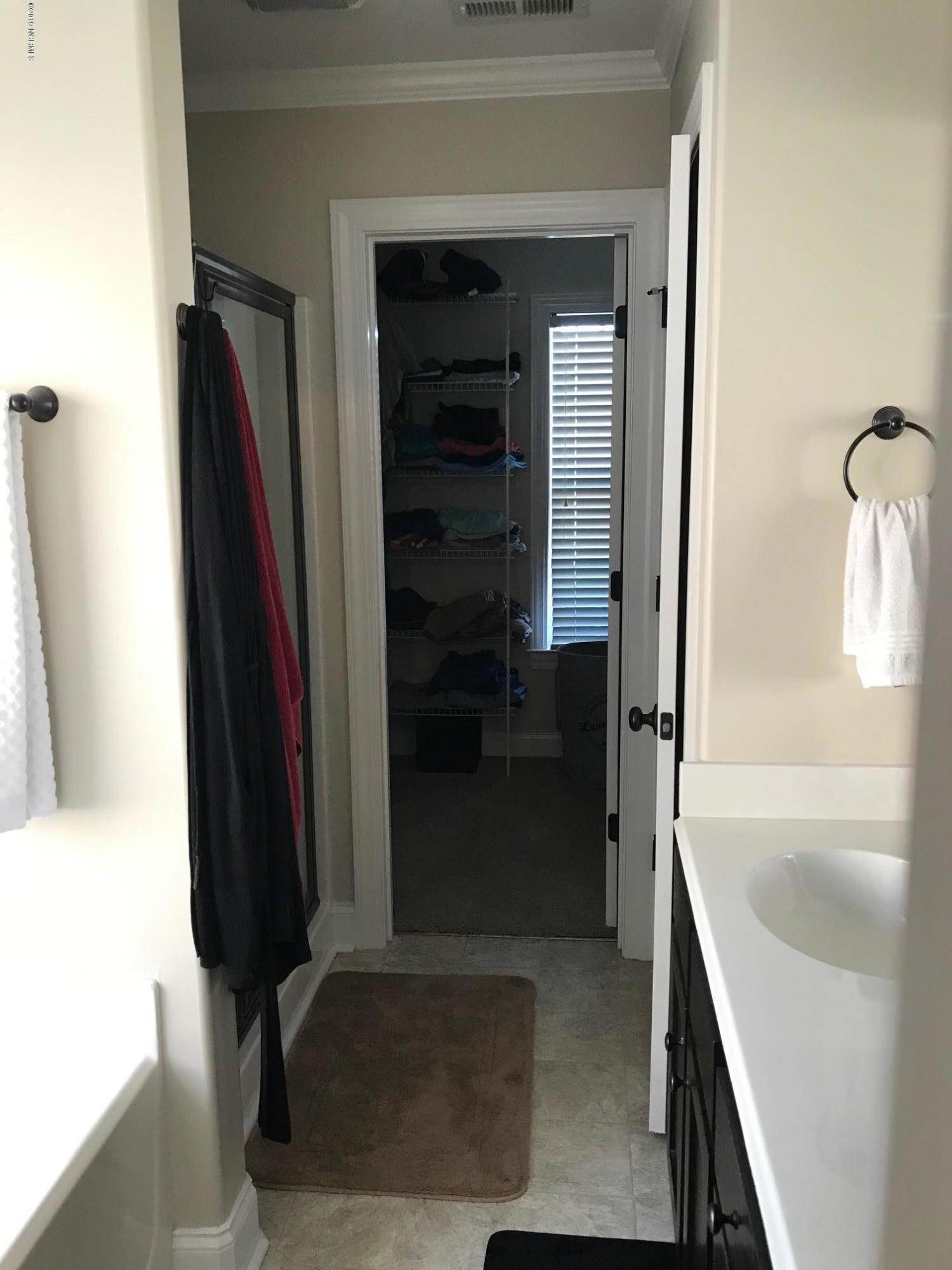103 Jones Farm Road New Bern, NC 28560 - Photo 8 of 15 Nice Walk in closet