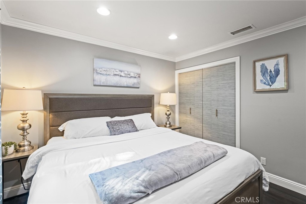 2219 Estribo Drive Rolling Hills Estates, CA 90274 - Photo 33 of 58 a bedroom with a large bed and a painting on the wall