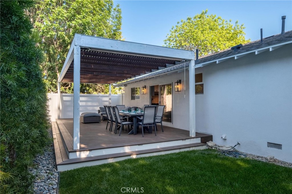 2219 Estribo Drive Rolling Hills Estates, CA 90274 - Photo 8 of 58 a view of outdoor space yard and patio