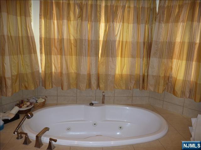 232 Riveredge Road Tenafly, NJ 07670 - Photo 9 of 16