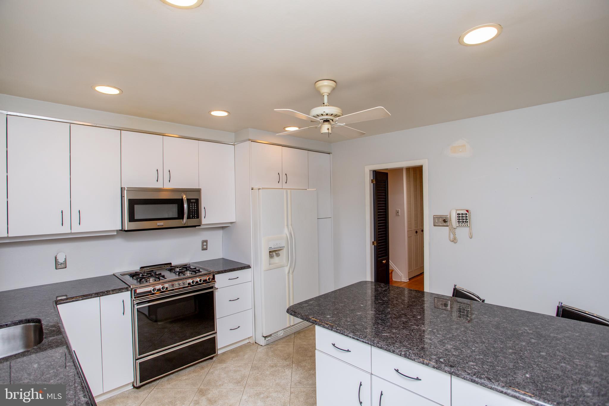 527 Cedarbrook Road Southampton, PA 18966 - Photo 10 of 43 Kitchen