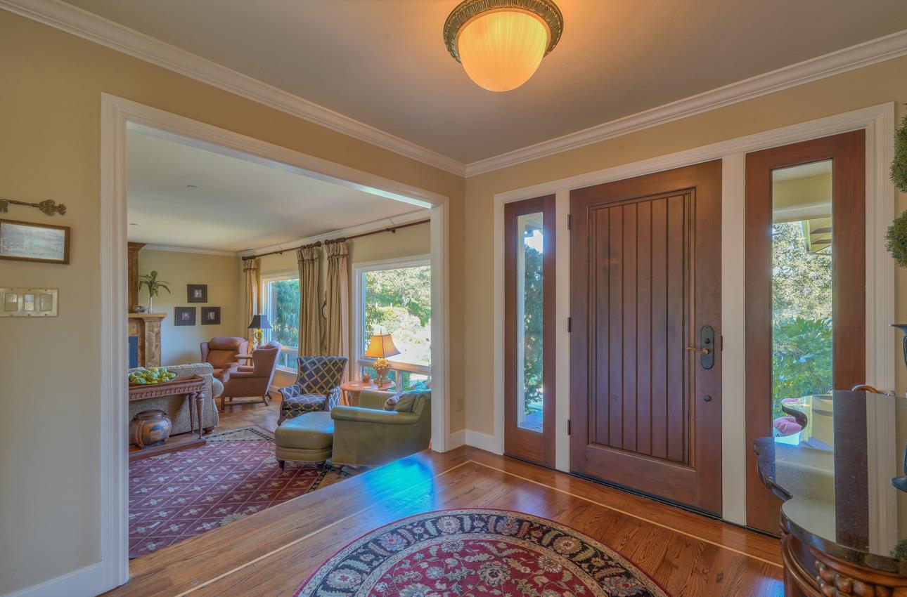 190 San Benancio Road Salinas, CA 93908 - Photo 4 of 61 a living room with furniture