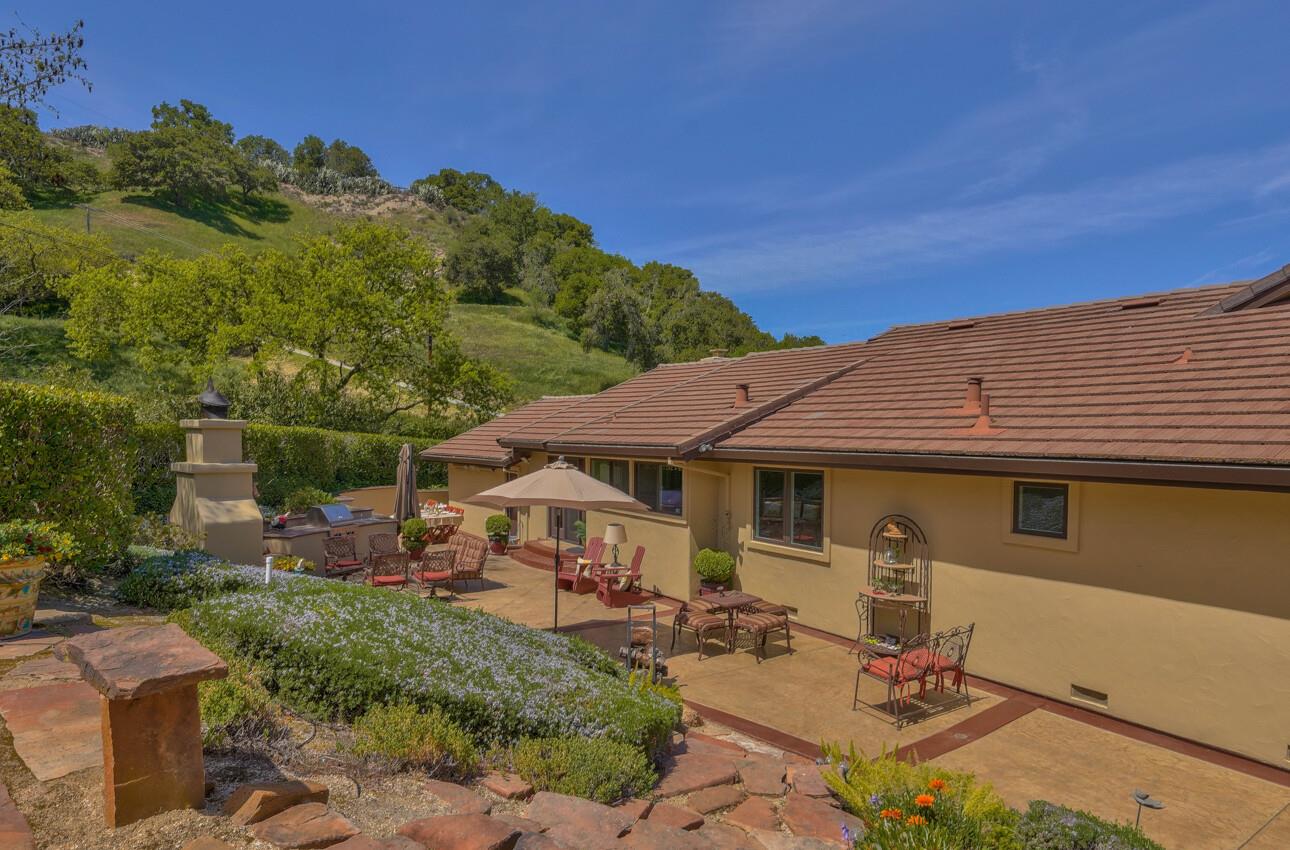 190 San Benancio Road Salinas, CA 93908 - Photo 60 of 61 a view of a patio with table and chairs under an umbrella