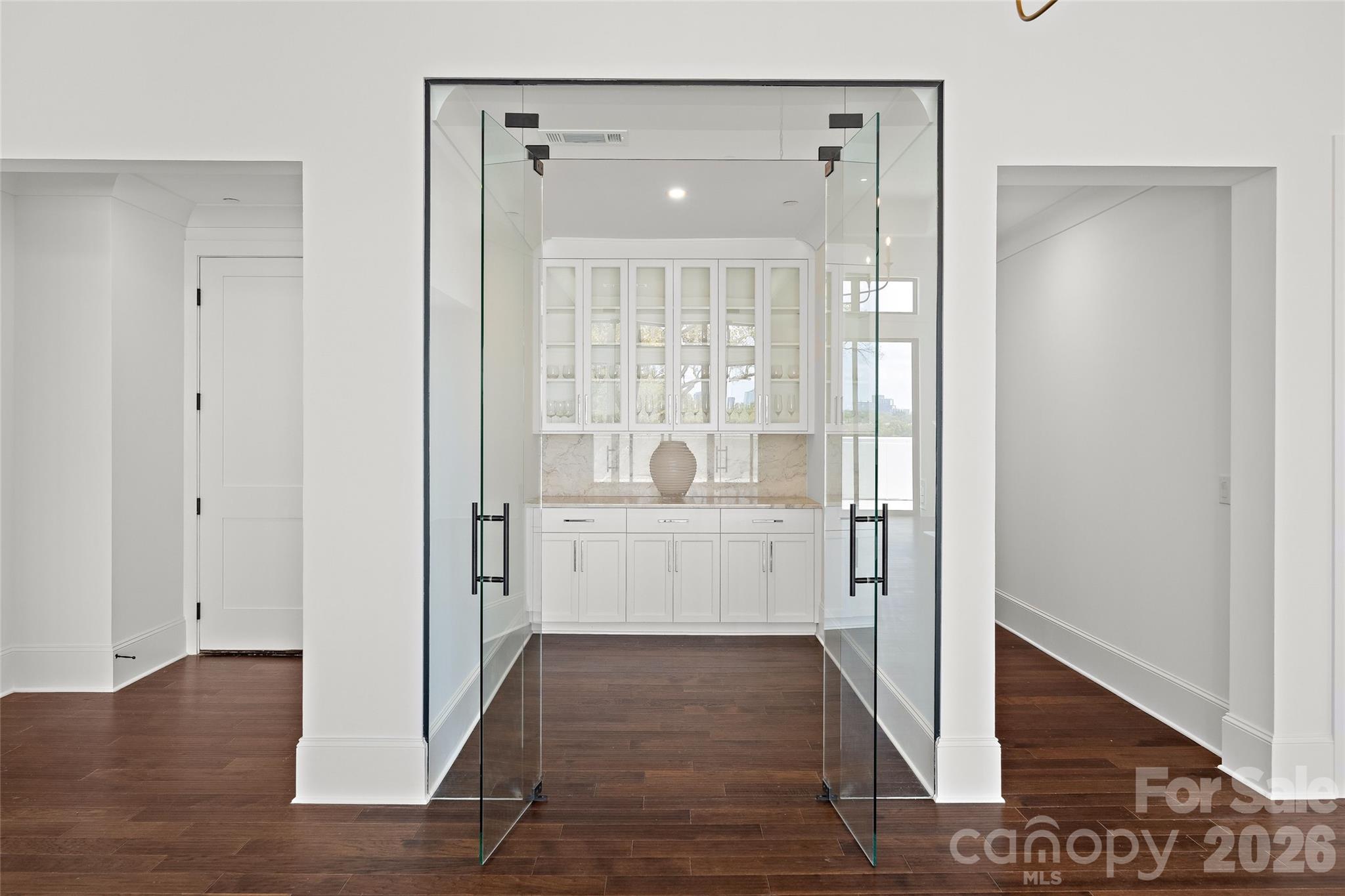 409 Queens Road, Unit 501 Charlotte, NC 28207 - Photo 12 of 48 Gallery Image 12